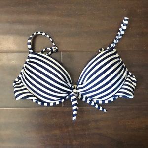 Stripped padded swimsuit top